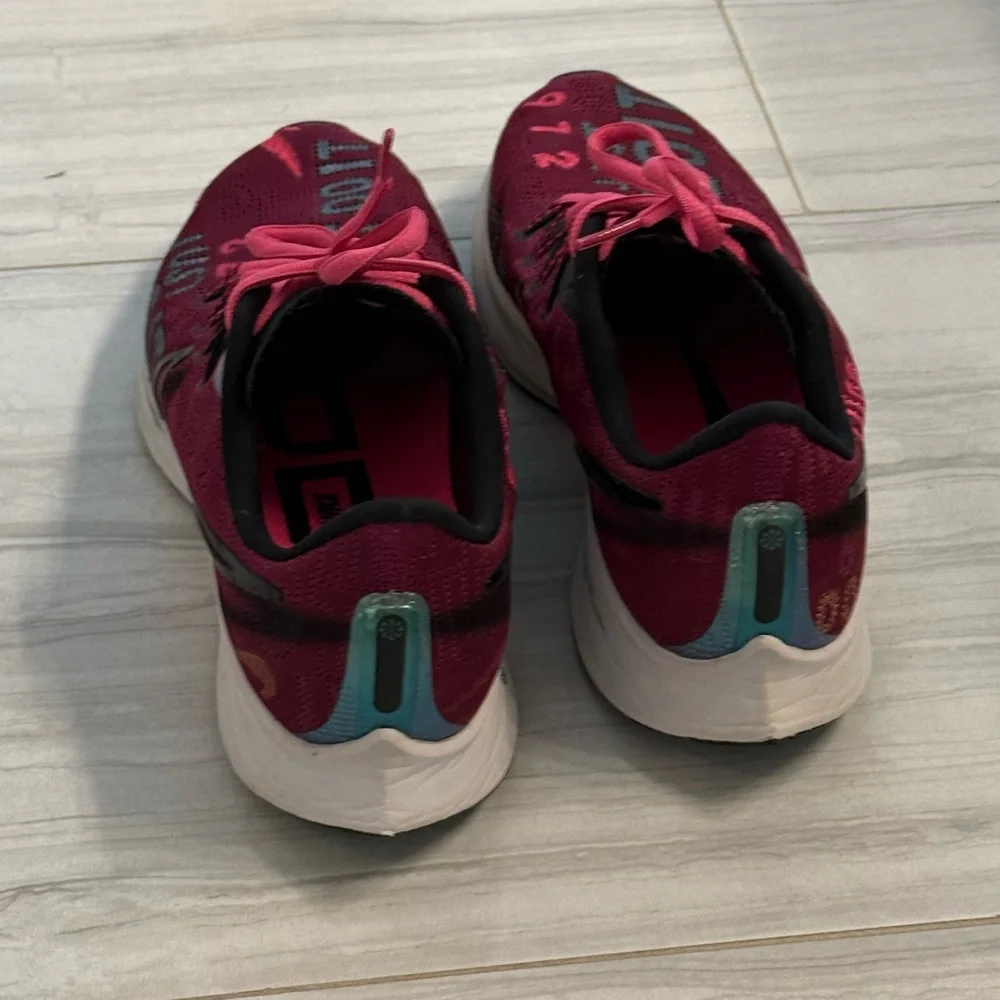 NIKE PEGASUS ZOOM RUNNING SNEAKERS  SZ 9M Sneakers. Cranberry/Blk